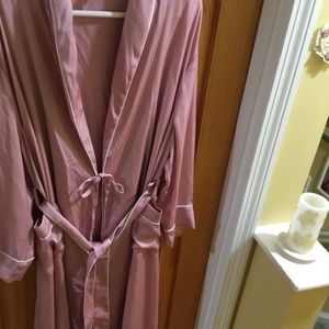 YiNi LuLu Polyester Robe Brand New in Bag (took out for pics)